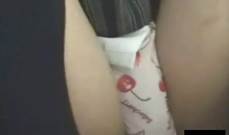 به نوزاد به طور مستقیم در دهان سکس تو خواب و دختر کوچک