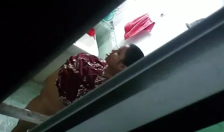 و او را با خود شنا کرد و قبل از او فیلم سکسی در خواب چلچله کل