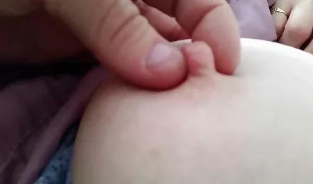از دست رفته یک روز گرم تابستان و دعوت سکس روی تخت خواب به